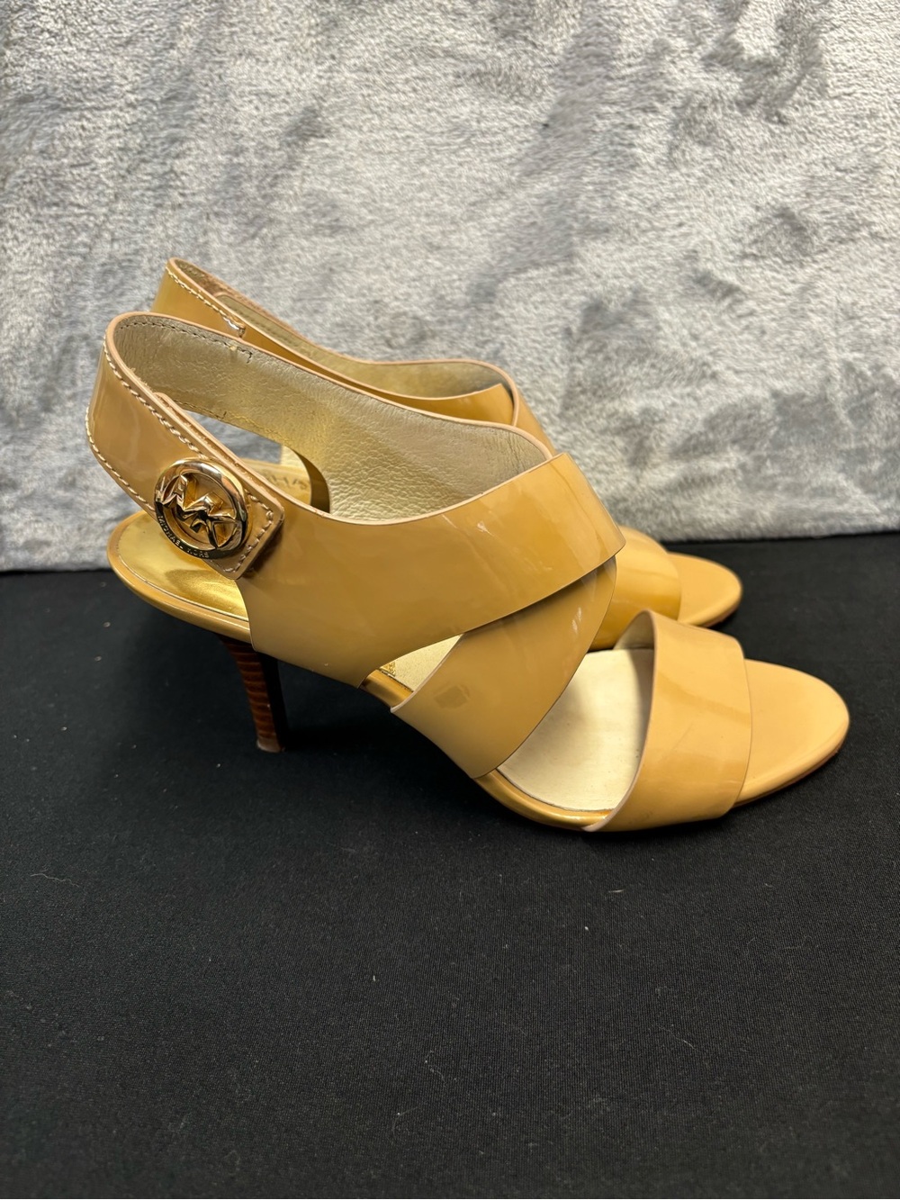 Michael Kors Beige Nude Patent Leather Open Toe Pump 3 in. High Heel Size 6.5